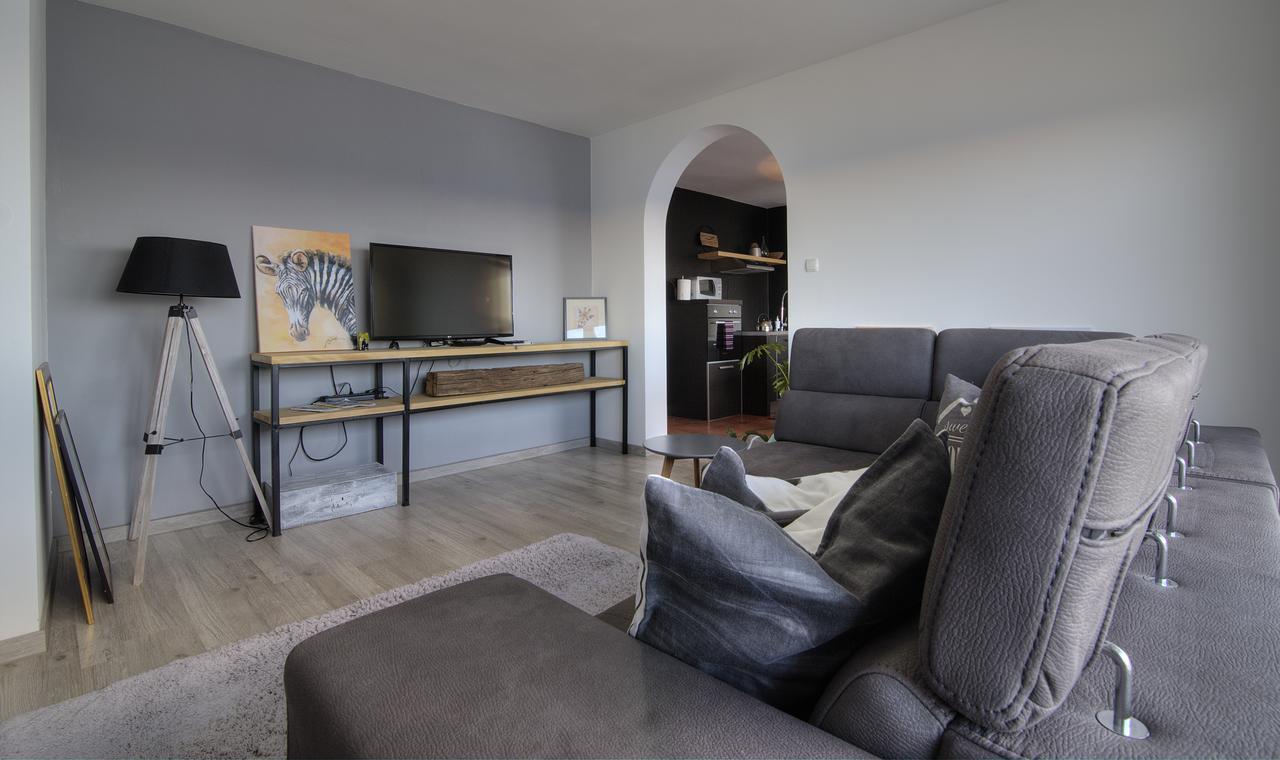 Lola Apartment *